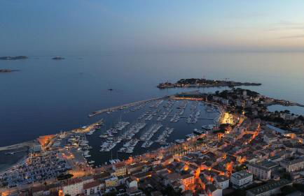 VUE EPOUSTOUFLANTE SUR BANDOL & LA MER 2 pièces, piscine tout confort 4 étoiles, très calme, terrasse spacieuse sans vis à vis, parking privé résidence standing - Foto 32