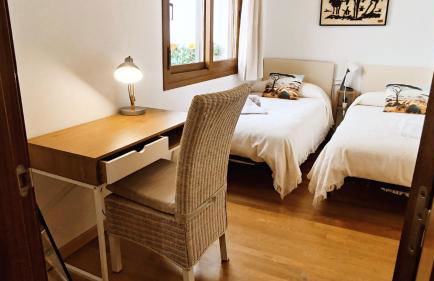 Piscina, patio privado y aparcamiento - Foto 12