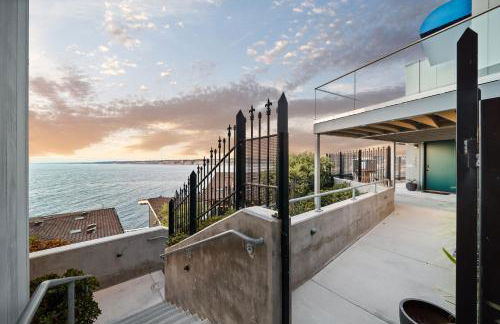 New Modern Studio - Stunning Ocean view - Photo 27