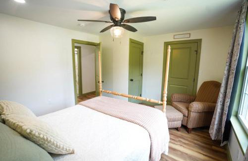 Historic Sears River Home (Main Level) on 10 Acres - Foto 40