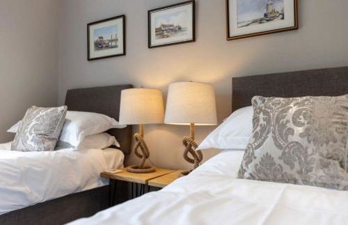 Stylish 2 bed pet-friendly coastal retreat - Foto 10