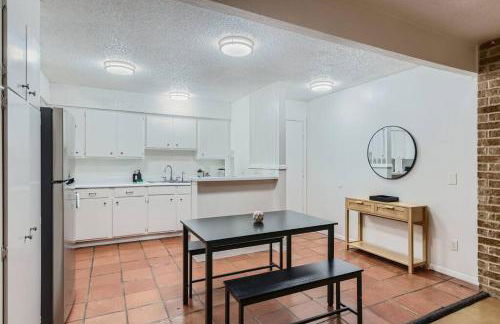 2B Getaway - Sleeps 6 - Pool, Pkg - Walk Dtwn - Foto 5