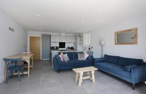 MERAKI 4 by BOURNECOAST - A Modern Apartment with a Patio and Parking - Sea Glimpses - FM8413 - Foto 3