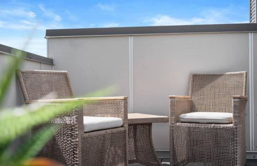 Immaculate Penthouse Double King Suite on Butler St with rooftop deck and free off street parking - Foto 48