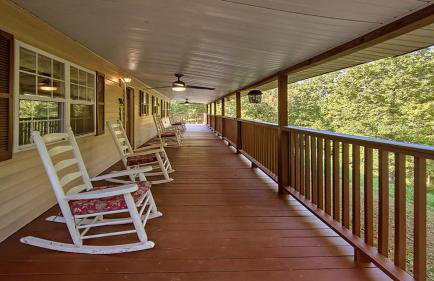 Bear Splashin Fun - Photo 8