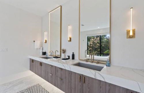 Barton Springs Luxe Heated Pool Spa Sleeps 16 - Photo 62