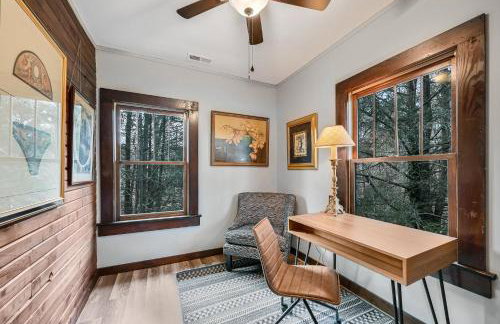 Unique Cabin With Hot Tub Close to Town - Foto 28