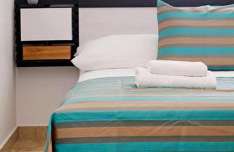 Modern 2-Bed Apt, Late check in available - Photo 25