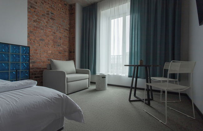 Resume Apartments - Photo 14