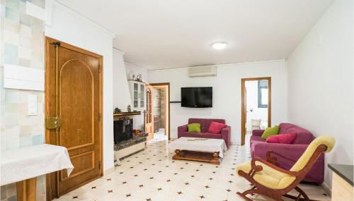 5 Bedroom Stunning Home In Roda De Berà - Foto 2