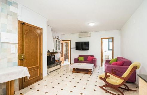 5 Bedroom Stunning Home In Roda De Berà - Foto 2