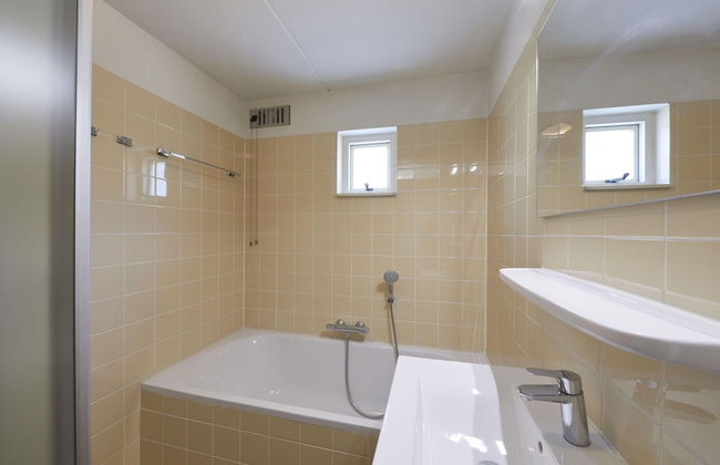 Cozy Beachside Retreat With Fireplace - Photo 11