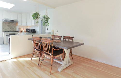 Minimalist Luxury Home With Botanic Garden - Foto 24