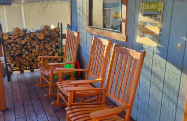 Four Seasons Getaway-Private Hot Spa with Pine Tree Views-Walk to Village and Pineknot Trailhead-Plus King Bed! - Photo 9