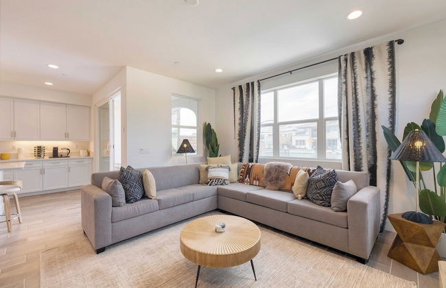 Lakefront w/ Private Pool, Great for Festival Season Lago Luxe by Avantstay - Foto 9