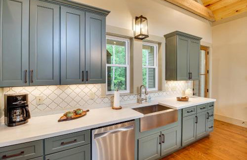 Spacious Midway Cottage with Porches, Near Hunting! - Foto 10