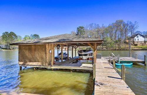 Lakefront Eatonton Home Boat Dock and Fire Pit - Foto 38
