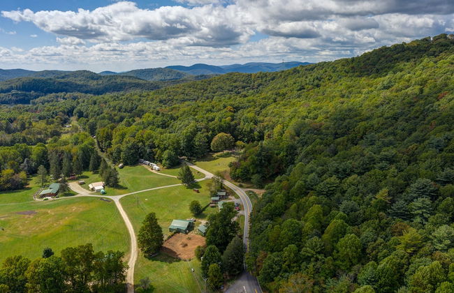 Moonshiner's Cabin Minutes From Two Wheels! - Foto 24