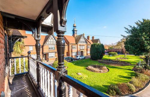 Unique 4 Bed Home in The Windsor Tapestries by Casa by Grace - Sleeps 7-9, Private Hot Tub Hire, Free Parking, Dog Friendly, Legoland, Windsor Castle - Foto 49