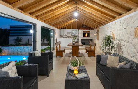 Villa Pasika with private 31m2 pool, summer kitchen with BBQ, 4 bedrooms - Photo 31