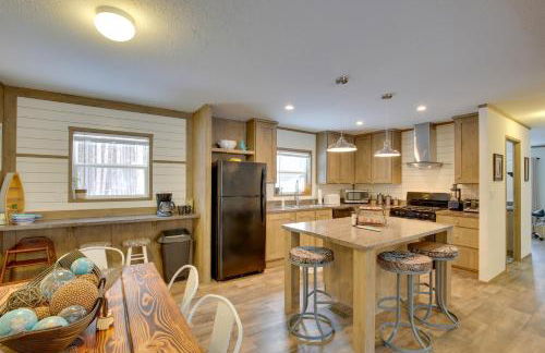 Stylish Chetek Hideaway with Lake and Dock Access! - Foto 9