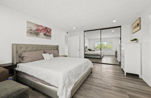 Newly Remodel Luxury Home with Hotel-Like Amenity - Foto 8