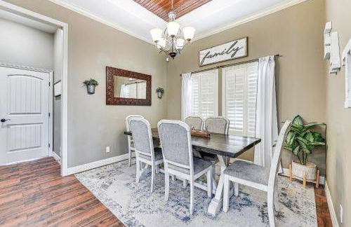 1 Mi to Vackar Stadium Roomy Retreat with Pool - Foto 11