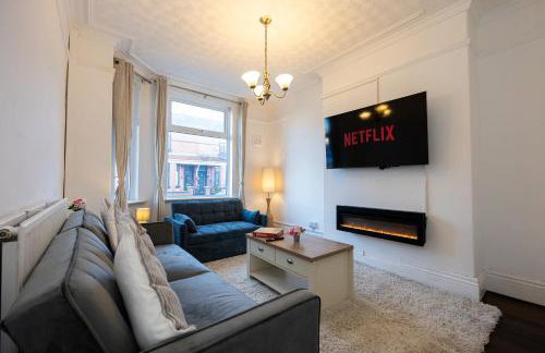 Steps from Old Trafford - Modern Manchester Stay - Foto 3