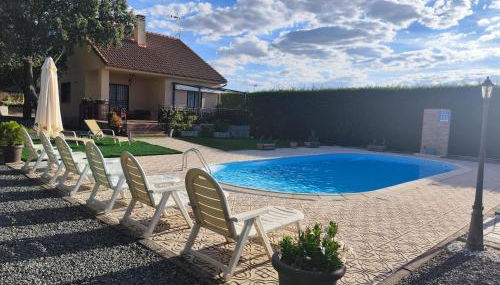 La Triqueta Casa Rural con Piscina y Barbacoa, ideal para familias y grupos - Foto 5, Garden, sunbed