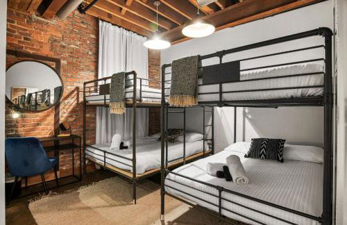 One-Of-A-Kind! Roll Up Garage Door-Pool, Speakeasy - Foto 6