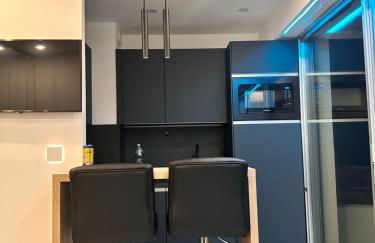 STUDIO HORIZON - SEA VIEW - POOL- Air Conditioner - Kitchen - Wifi -TV Train - Bus - - Foto 8