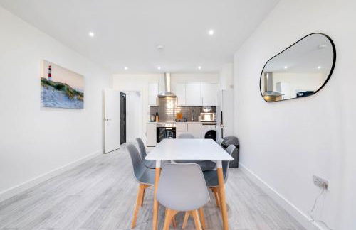 Luxurious 1 Bed Serviced Apartment with Wi-Fi - Photo 63