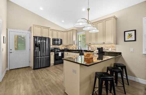 Citrus Hideaway - Steps to City Center - Photo 11