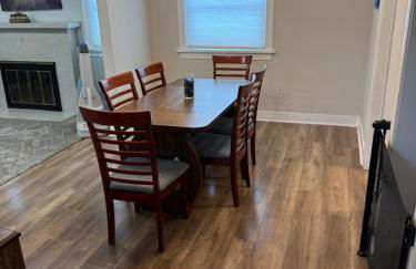 Charming Brick Home with bonus space & foosball - Foto 12