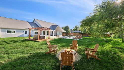 The Perfect Holiday Getaway 5BR 4BA with Pool and Hot Tub - Foto 3, Garden, sunbed