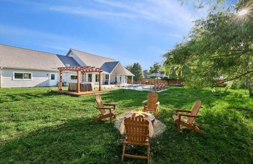 The Perfect Holiday Getaway 5BR 4BA with Pool and Hot Tub - Photo 6