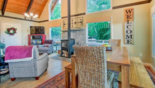 Conway Area Chalet with Mountain Views and Fire Pit! - Foto 5