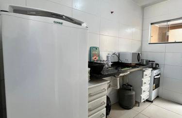 Duplex em Itaúna 4min da Praia que ocorre o WSL, 1min da pista de skate do LS, pracinha com parque infantil, quadra de futebol, tudo isso a 1 min da duplex, perto do comércio, wi-fi super rápido, monitoramento 24hrs - Foto 11