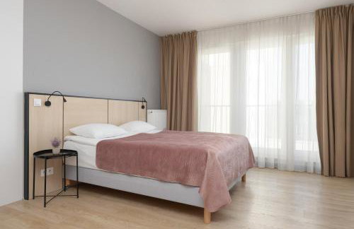 Bright Apartments with Air Conditioning, close to the Metro Station and PGE National by Noclegi Renters - Foto 7