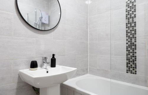 Beech Suite - Private Location with 85 inch Cinema TV & Parking - Foto 11