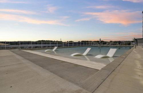 Topsider Condo w/ Stunning Lake Views, Shuffleboard & King Beds - Foto 41