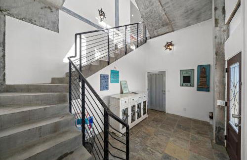 Oceanfront Experience - Photo 5