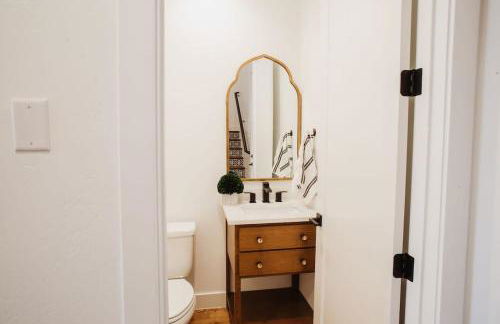 Townhome w Private Hot Tub Air Hockey and more - Foto 24