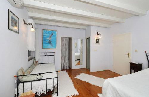 Villa Nikolina - Photo 2