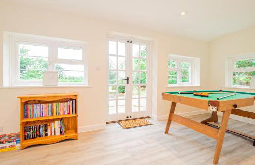 Farmhouse Retreat, 4 Bed, Pet Friendly - Photo 49