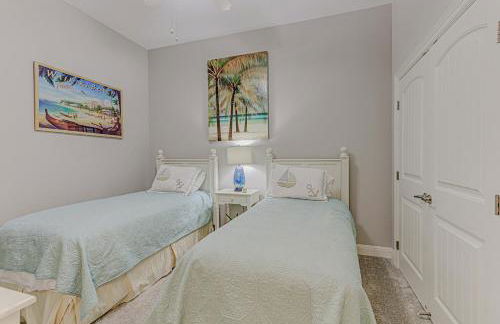 Chic 3BDR for 6 with Pool & Hot Tub Overlooks Marina - Foto 33