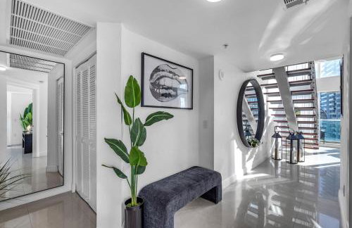 Luxury 2BD Corner Loft with Stunning Miami River View - Foto 1