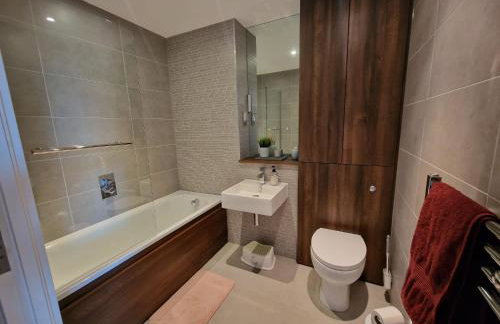 Bright and Modern Forest Hill Flat - Flexible Stay - Photo 10