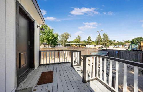 Hot Tub Fire Pit Pet Friendly Walk to Bell St - Foto 24