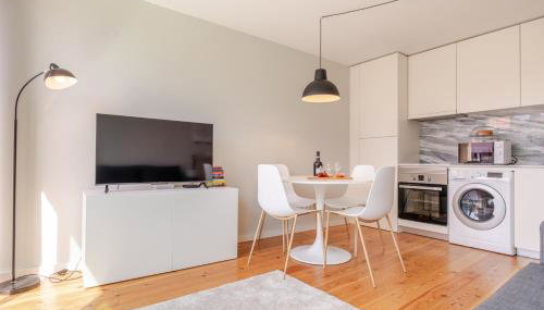 HostWise – Modern & Cozy Flat | Near the Beach - Foto 4, stove, dishwasher, toaster